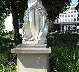 Statuen am Schlossplatz