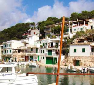 Hübsche typ. span. Häuser von Cala Figuera