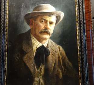 Exponate des Palais Mamming Museum