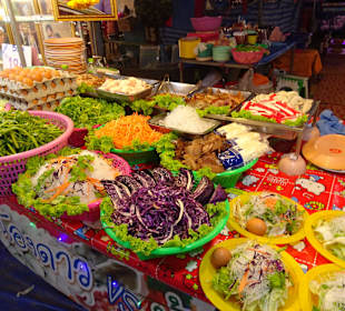Auf dem Nachtmarkt von Kanchanaburi