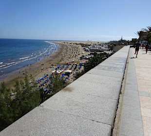 Strand und ein Teil der Promenade