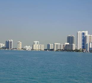 Skyline vom Wasser her