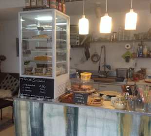 Tresen mit Vitrine