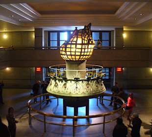 Im Museum - im Sockel der Statue