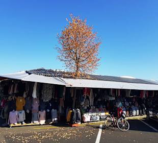 Die älteren Buden noch immer da