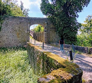 Das Hauptportal zum Jagdschloss