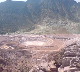 Vulkan auf Nissiros in den man hineinlaufen kann