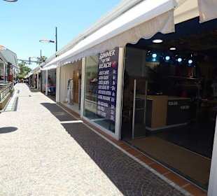 Shopping Center Tropical