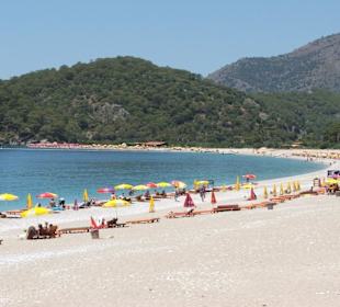 Blick auf den Ölüdeniz-Strand von der Meerseite