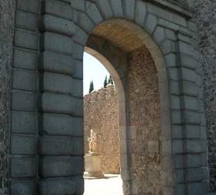 Entrada Puerta de Bisagra, en el centro de Toledo