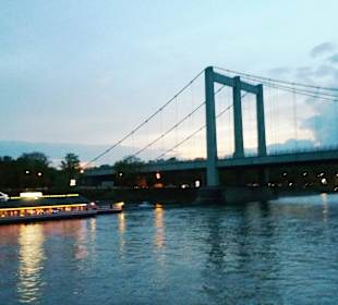 Schiffe am Rhein als Restaurants