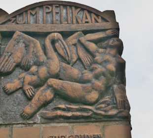 Hauszeichenstele mit Fantasie-Hauszeichen