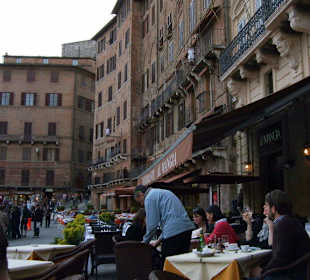 Café an der Piazza del Campo