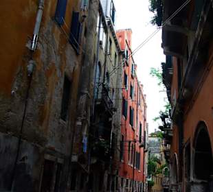 Hausfront in Seitenstrasse