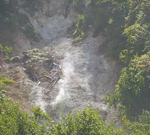 Schwefeldämpfe oberhalb v. Soufriere