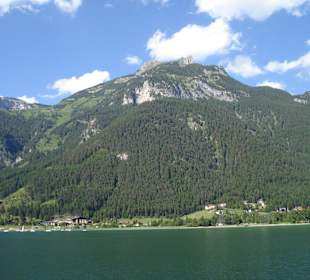 Blick vom Boot auf den Achensee