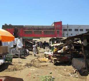 Unterwegs auf einem einheimischem Markt in Kisumu.