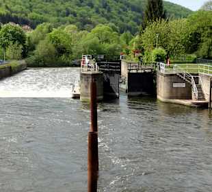 Blick von der Brücke auf die Werraschleuse