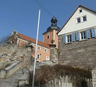 Die Heilig-Kreuz-Kirche von Oberlauringen