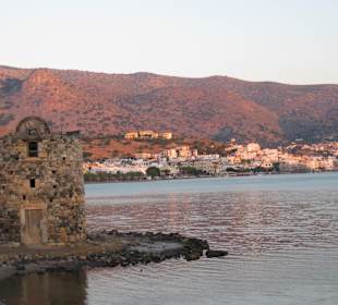 Blick von Spinalonga auf Elounda am Morgen