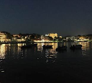 Blick auf den Strand bei Nacht