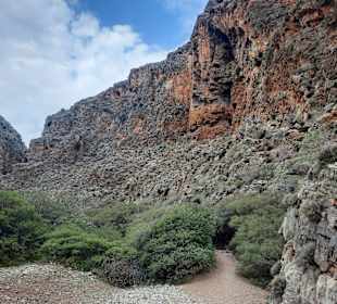 Schroffe Steilfelsen