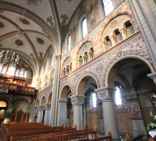 Blick in das Mittelschiff