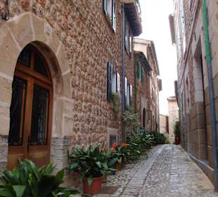 Eines der romantischen Gässchen im Ort