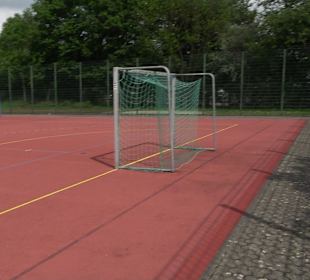 Fußballplatz bei der Kreisporthalle