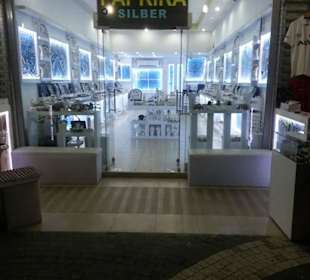 Super Schmuck bei Murat im Paprika