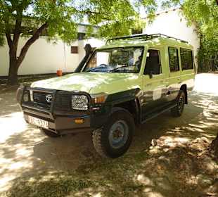 Einer von 17 Land Cruisern von DM Tours