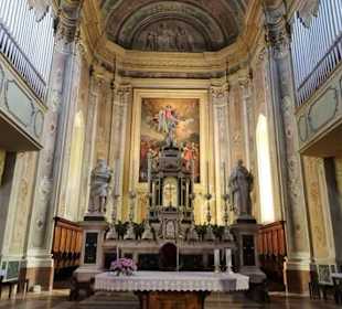 Der Hauptaltar der Kirche