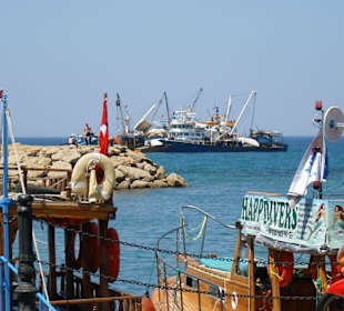 Ein Blick auf den Hafen von Side
