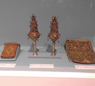 In der Ausstellung.