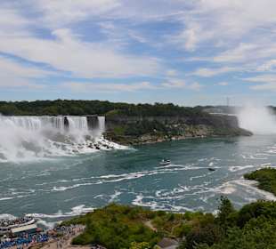 Mit der "Maid of the Mist" in die Niagara Fälle