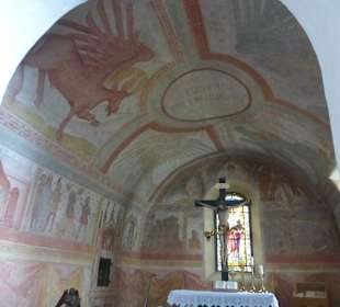 Kirche St. Veit mit Wandgemälden aus dem 15. Jhd.