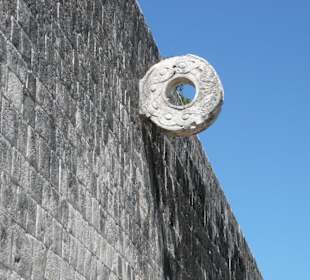 Das Tor im Ballspielplatz