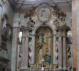 Die Chiesa dell'Annunziata neben dem Domplatz