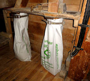 Abfüllung der Mehlsäcke