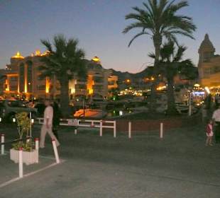 Jachthafen bei Nacht