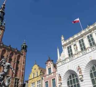 Langer Markt mit Neptunbrunnen, Artushof, Rathaus