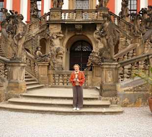 Treppenaufgang zum Schloss Troja