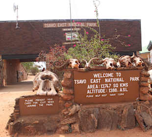 Einfahrt zum Tsavo East Nationalpark