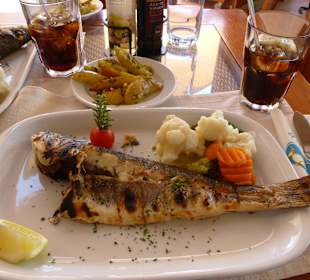 Restaurant Campimar: Gegrillter Wolfsbarsch
