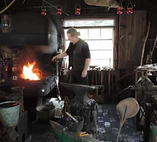 Schmied bei der Arbeit
