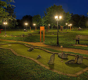 Minigolf bei Nacht