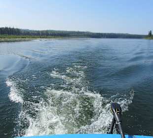 Motorbootausflug auf dem Deka Lake