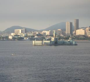 Blick vom Schiff auf die Zollinsel