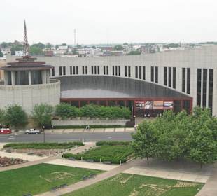 Außenansicht der Music Hall of Fame
