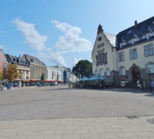 Rathaus mit Marktplatz